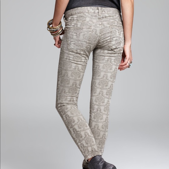 NWT Free People Grey Textured Jacquard Skinny Jeans 24 - Picture 2 of 9